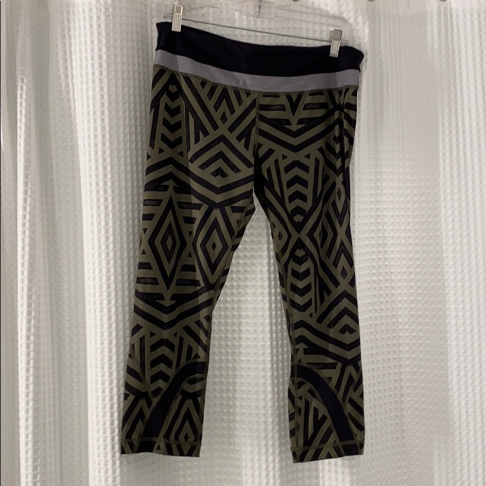 Lulu Inspire Crop size 10 Army Green Geometric